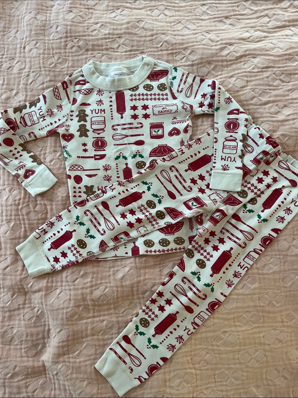 Hanna Andersson baking holiday pajamas 4T